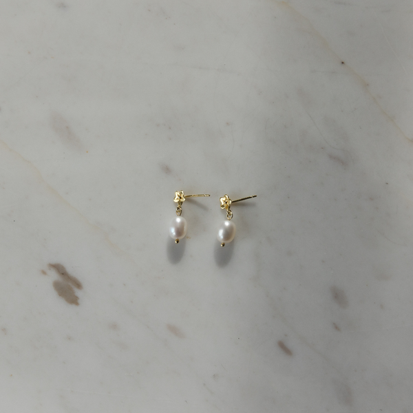 Pearly Daisy Day Studs - Sophie Store