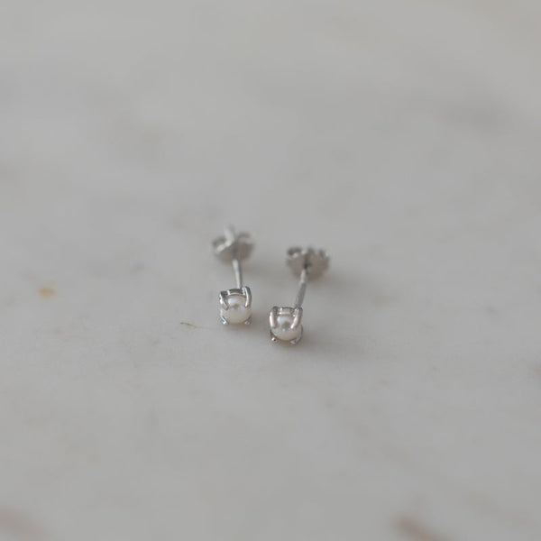 Mini Pearl Studs - Sophie Store